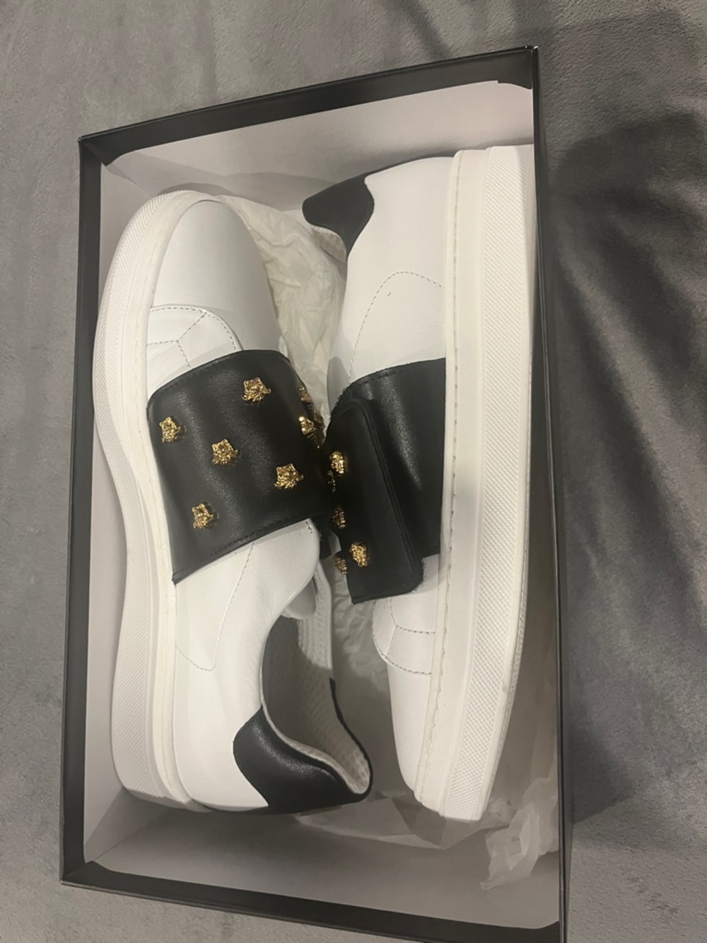 Versace Medusa studded white shoes
Size 39. Worn once. In excellent condition.